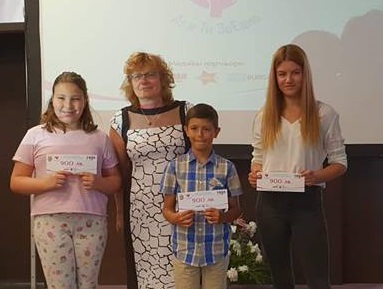 Тези деца са вундеркиндите на Бургас! Наградиха ги със стипендии след благотворителна кампания