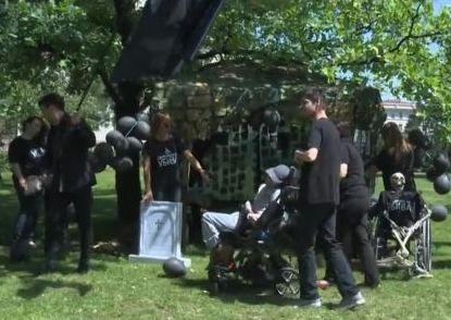 Протестиращите майки на деца с увреждания и омбудсманът внасят законопроекта за личната помощ
