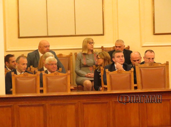 104:131 за правителството, Борисов остава на власт - кой как гласува (снимка)