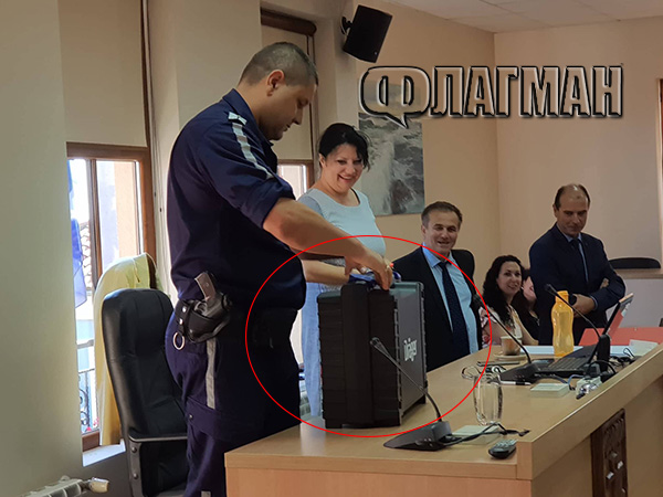 Пазете се, дрогирани джигити! Полицията в Созопол вече има дрегери за вас (СНИМКИ)