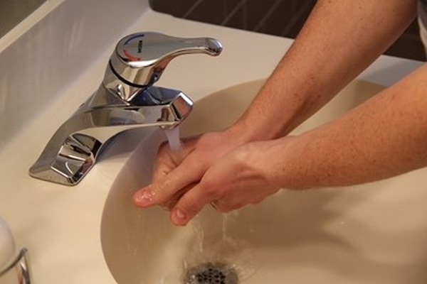 Ръцете трябва да се мият със сапун най-малко 20 секунди