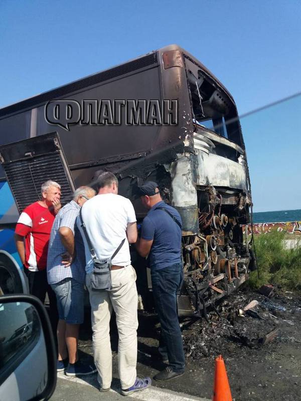 Ето какво остана от автобуса с туристи, който пламна в движение край Поморие (СНИМКИ)