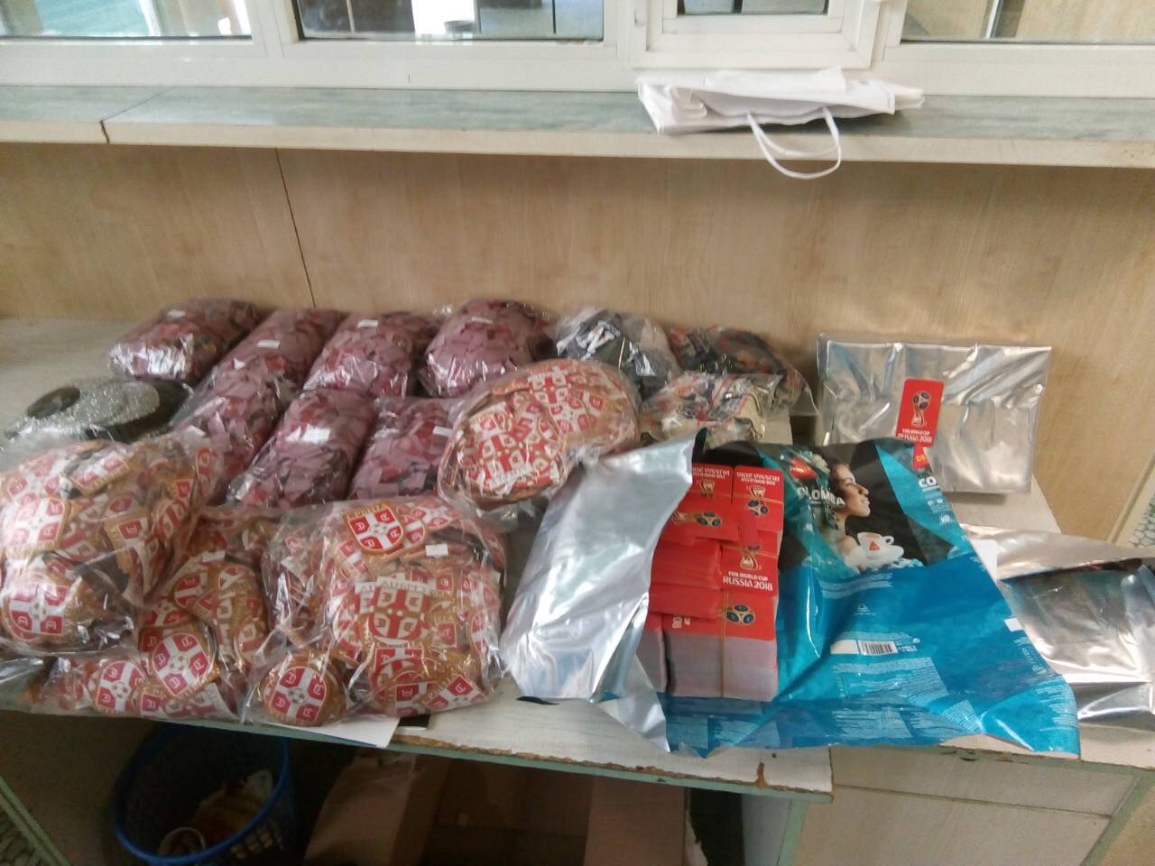 Удар на митничарите на Малко Търново! Задържаха 14 000 контрабандни етикета от Мондиала в Русия (СНИМКИ)