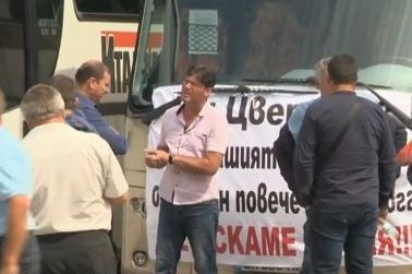 Автомобилни и автобусни превозвачи излизат на протест