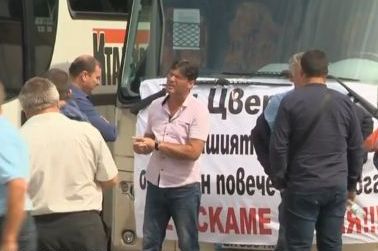 Автомобилни и автобусни превозвачи излизат на протест