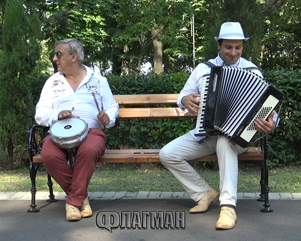 Вижте Кралят на акордеона – крачка ли е към осъществяването на мечтата за Стария Бургас (СНИМКИ/ВИДЕО)