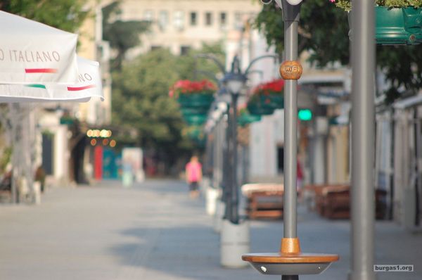 След ремонта „Богориди“ стана smart улица – „масички“ зареждат мобилни устройства и електрически превозни средства