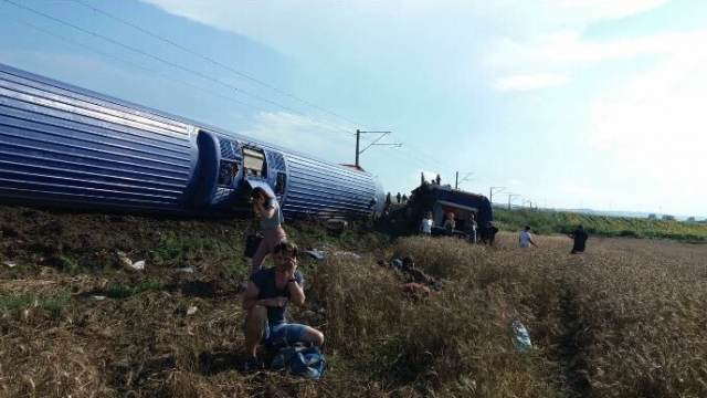 Страшна катастрофа с влак, има много загинали и ранени