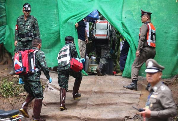 Щастлив край: Спасиха всички момчета и треньора им от пещерата в Тайланд