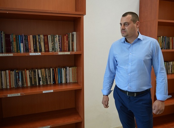 Зам.-областният на Бургас организира  инициатива, с която дари книги на затвора