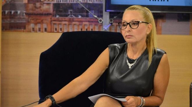 Нинова предложи партийна книжка на Беновска, журналистката иска място в политбюрото на "столетницата"