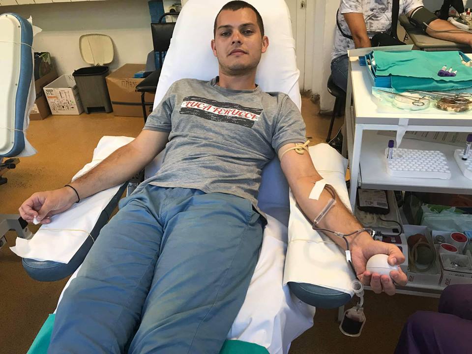 Младежи от ГЕРБ-Бургас след акция: Дарете кръв, бъдете съпричастни