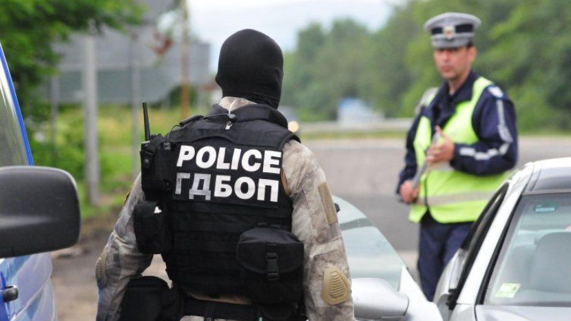 Мащабна полицейска операция срещу криминалния контингент се провежда в цялата страна