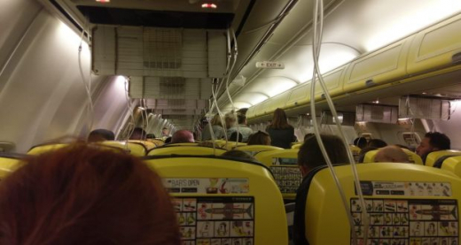 Страховити подробности от полета на ужасите на Ryanair, на пътниците им текла кръв от ушите
