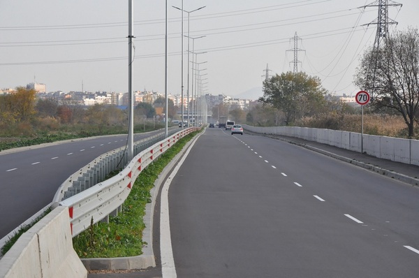 Ето какви мерки предприема Община Бургас срещу струпването на камиони по ул. "Крайезерна"