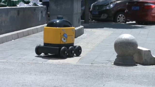 Роботи започнаха да правят доставки в Китай