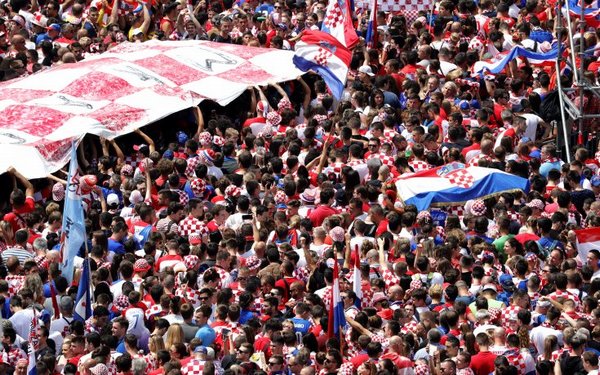 Шапки долу: Хърватските национали дариха 23 милиона