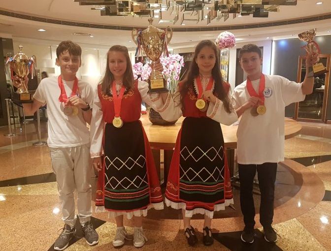 Гордост за Бургас: Математици спечелиха шампионска купа и златни медали в Хонг Конг