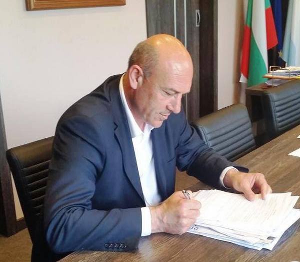 Кметът на Поморие подписа договор за 4 млн. лв. финансиране на Местната инициативна рибарска група