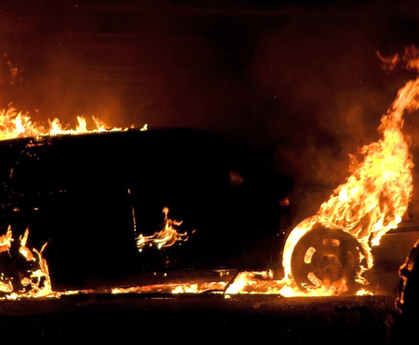 Колата на бургазлия изчезна мистериозно от паркинг в жк "Изгрев", откриха я запалена в Долно Езерово
