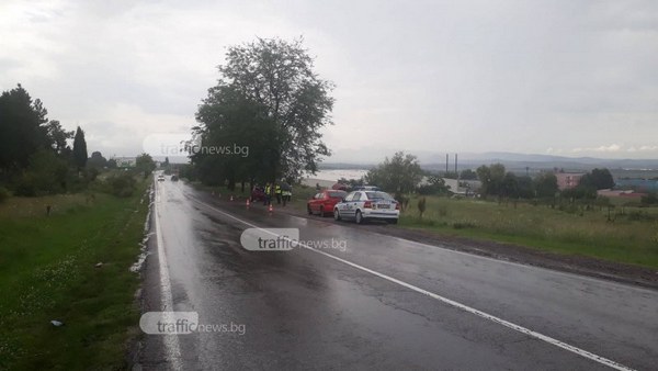 Млада жена загина, след като мерцедес се заби в дърво (СНИМКИ)