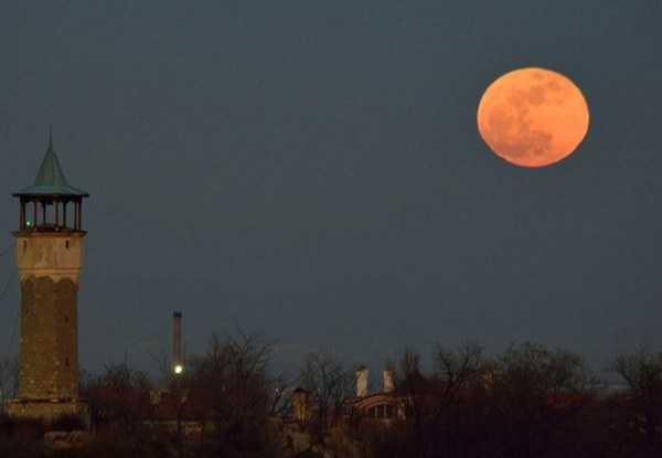 Задава се Кървава луна, най-дългото затъмнение на века