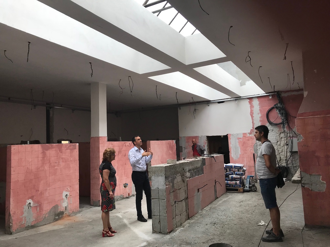 Кметът Димитър Николов инспектира ремонтите на гимназии в Бургас, вижте прогреса (СНИМКИ)