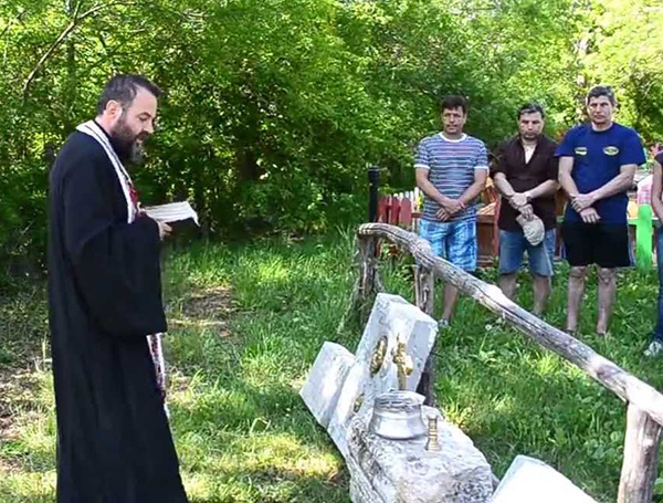 Отец Гавриил от Приморско е раненият в жестокия сблъсък край Дунав мост