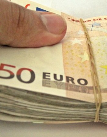 На месец: Митничари хващат контрабандна валута за 400 бона