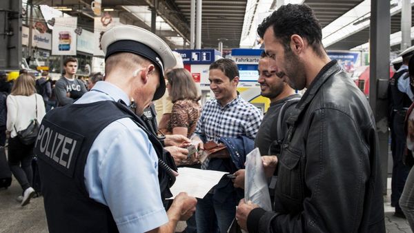 Търсещите убежище в Германия, които нямат бежански статут, вече могат да се събират със семействата си