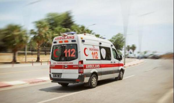 ТИР засече линейка, шофьор и фелдшер са ранени