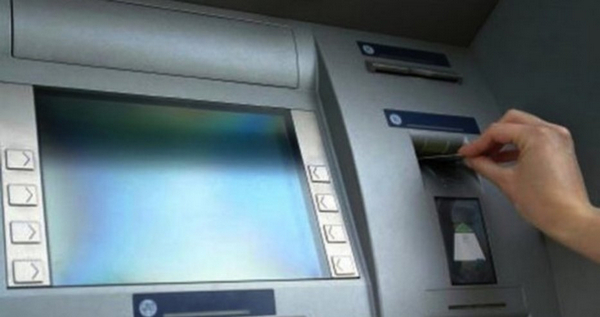Банките изнагляха! Вдигат таксите за теглене на пари от банкомати