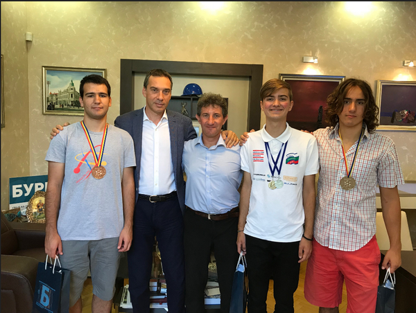 Бургаски топ математици обраха медалите от най-престижното състезание в света