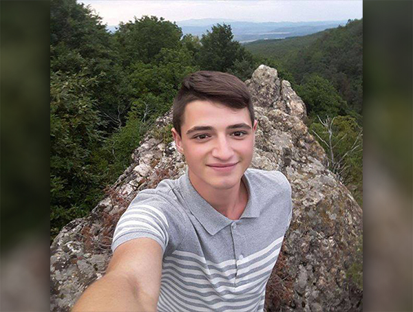 Помогнете! 23-годишният Ивайло изчезна безследно в Бургас, приятели го издирват (СНИМКА)