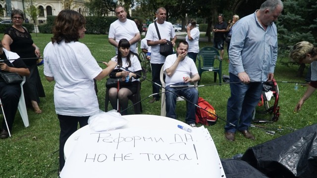 Премахнаха палатковия лагер на хората с увреждания в София