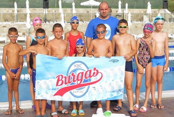 Бургаски плувци донесоха 13 медала от турнира за некартотекирани състезатели в Асеновград