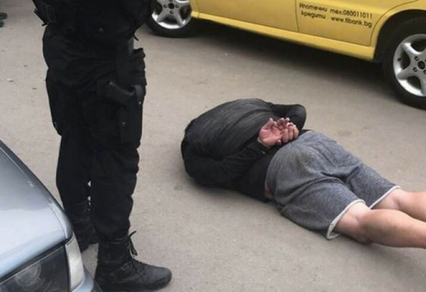 Екшън в Кумлука! Разбиха незаконен пункт за метали, мъж раздава псувни и заплахи към ченгета и служители на РИОСВ