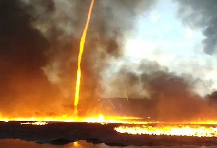 Такова чудо не се вижда всеки ден! Огнено торнадо се развъртя във фабрика (ВИДЕО)