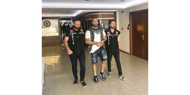 Модна полиция разкри колко струват дрехите на Митьо Очите при ареста му в Турция, сумата е внушителна