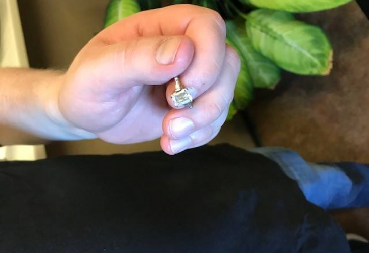 Семейство изхвърли на боклука пръстен с диамант за 30 000 долара!