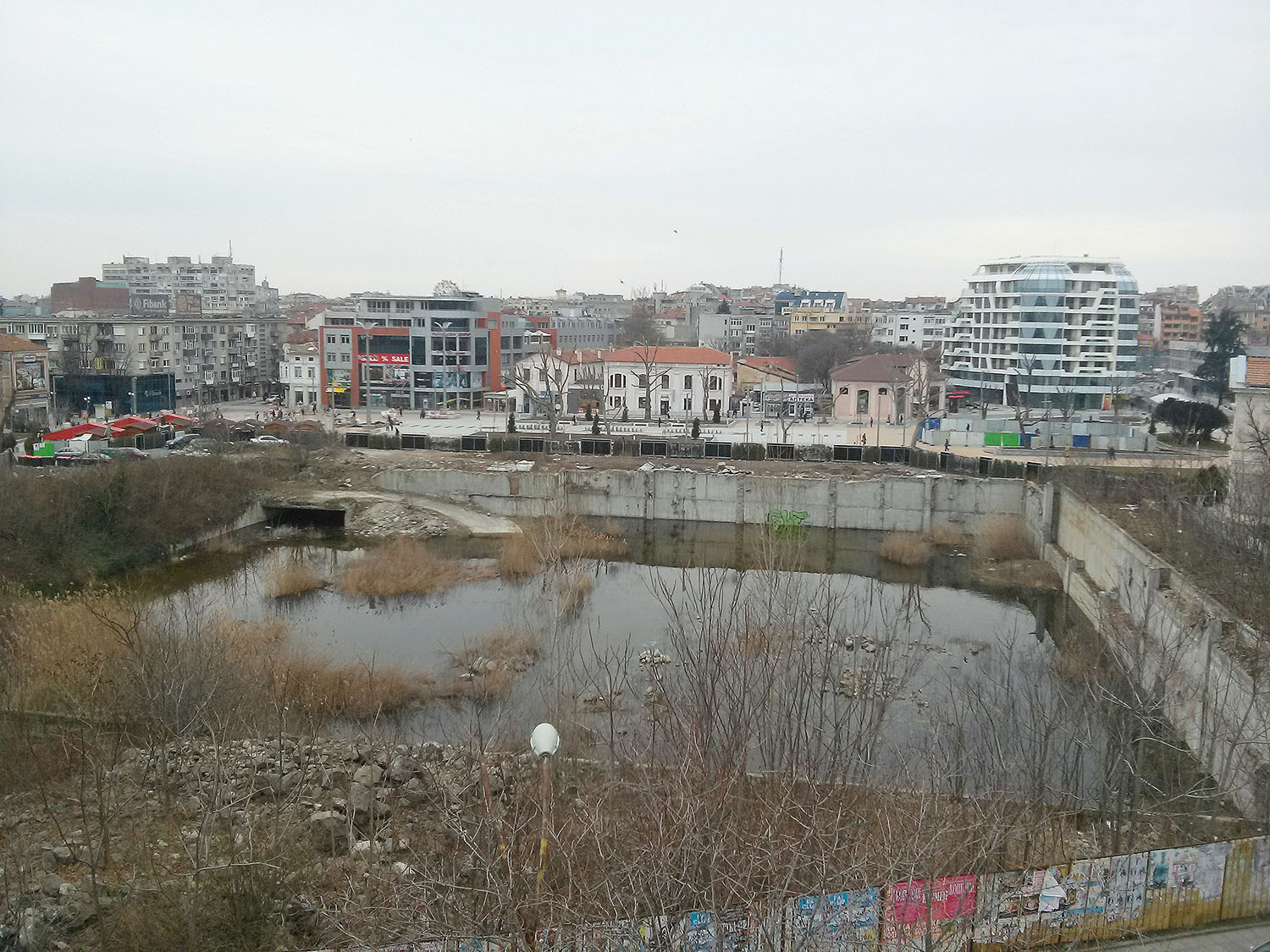 Идва ли краят на 30-годишната язва в сърцето на Бургас? Кметът Николов предлага ГУМ-ът да стане площад