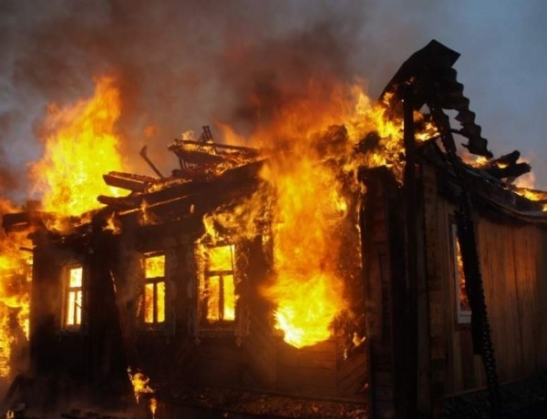 След спор за имот брат подпали къща