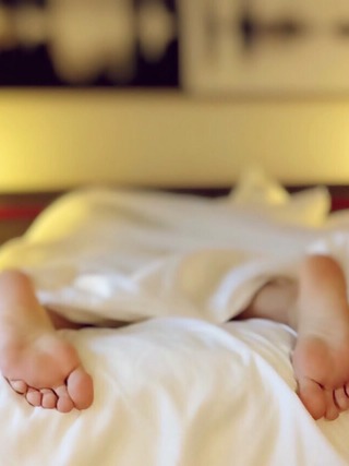 5 предимства на спането без дрехи