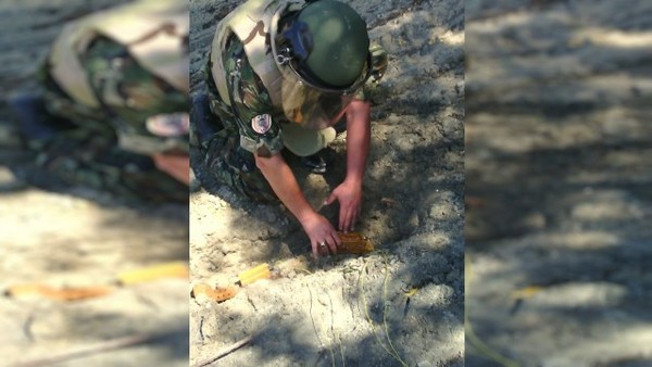 Военнослужещи унищожиха невзривен снаряд, намерен в двора на училище