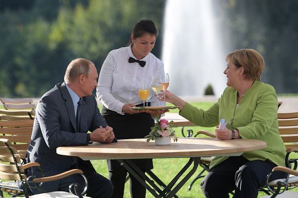 Замъкът Мезеберг - мястото на срещата между Путин и Меркел (СНИМКИ)
