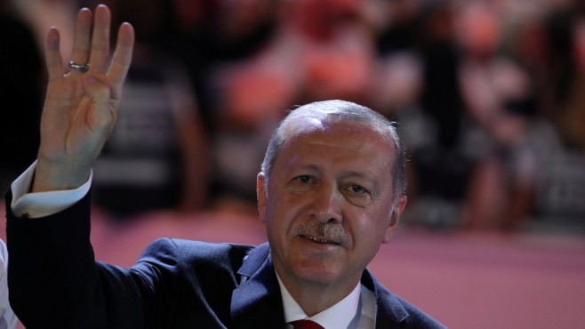 Само един човек може да спаси Турция - самият Ердоган
