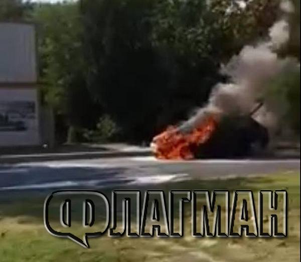 Кола избухна в пламъци на ул. „Транспортна” в Бургас, затапи цялото движение към града (СНИМКИ)