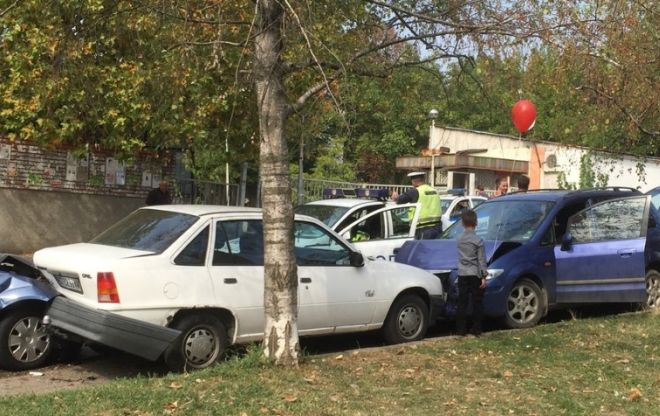 По примера на танцьорката Габи: Пияна с Мицубиши помля 4 автомобила в къмпинг „Каваци” и избяга