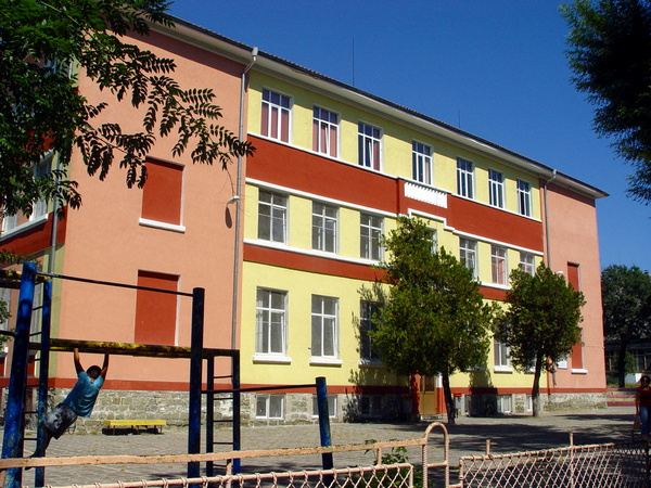 Ето кое бургаско основно училище първо покри критериите за едносменен режим