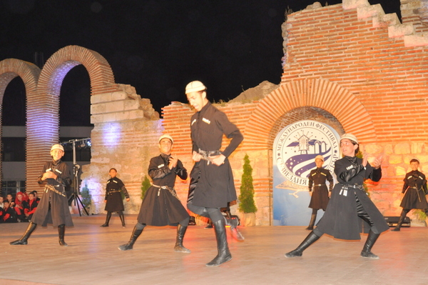 Арт фестивалът „Съзвездия в Несебър“ се превърна в празник на артистичните изяви (СНИМКИ)